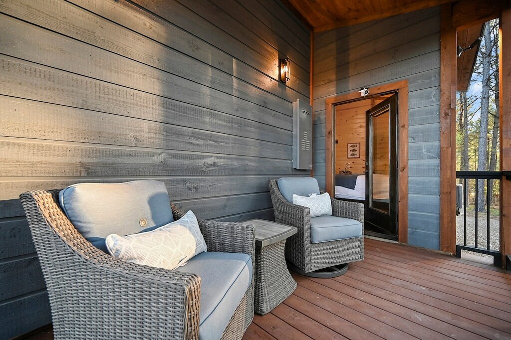 Private sitting area off master bedroom #1