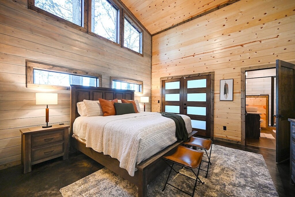 Master bedroom #2 (sleeps 2)