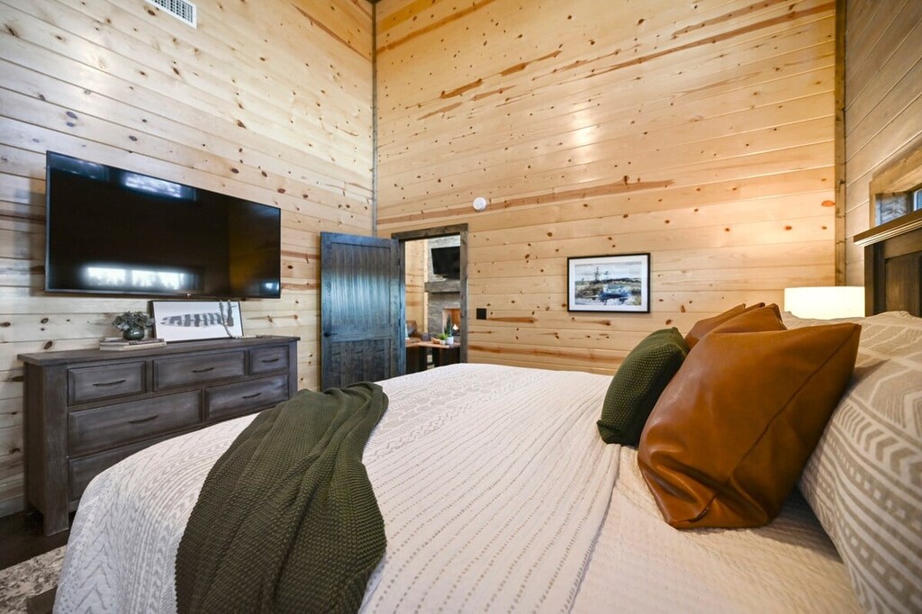 Master bedroom #2 (sleeps 2)