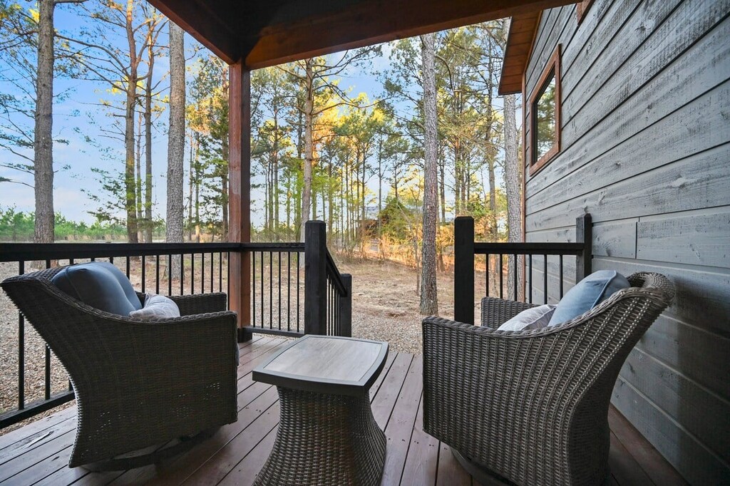 Private sitting area off master bedroom #2