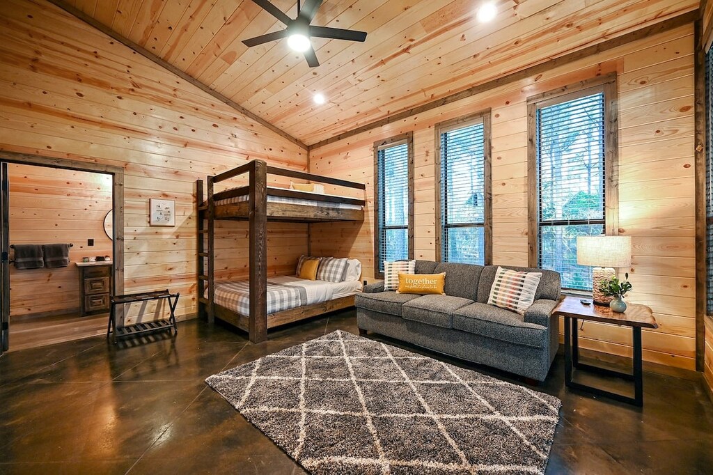 Bunk room (sleeps 4)