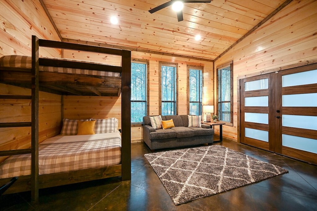 Bunk room (sleeps 4)