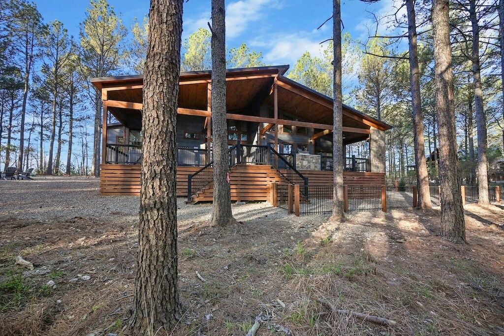 Fully fenced yard perfect for guests traveling with pups