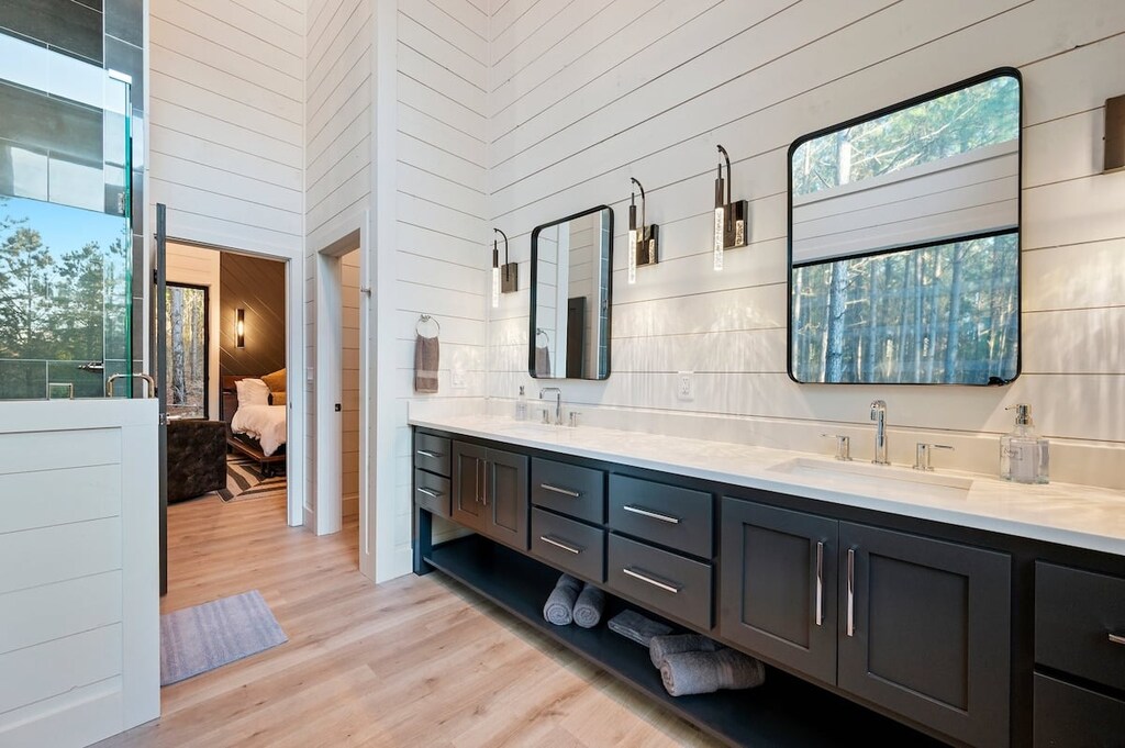 Master bathroom #1