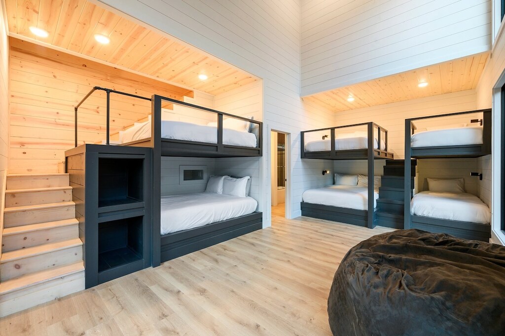 Bunk room (sleeps 10)