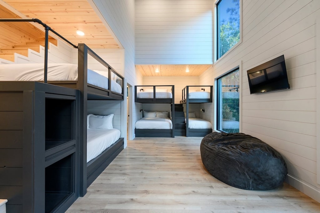 Bunk room (sleeps 10)