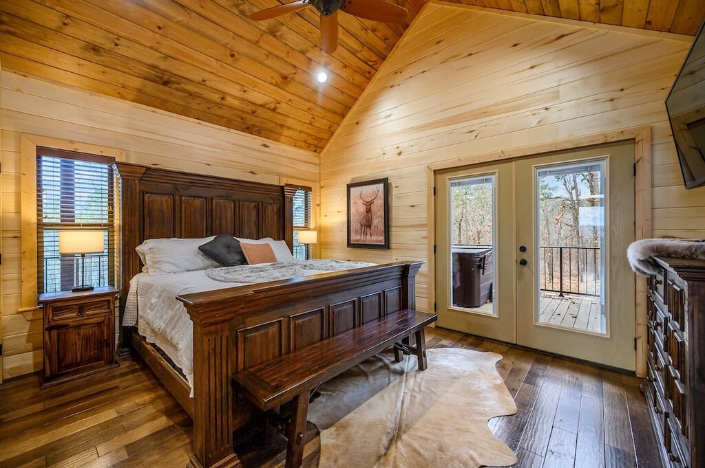 Downstairs master bedroom #1 (sleeps 2)