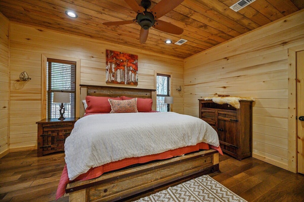 Downstairs master bedroom #2 (sleeps 2)