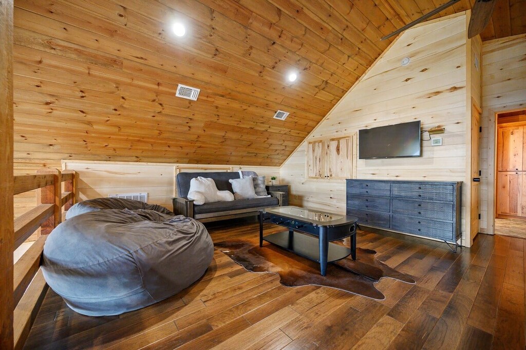 Upstairs bunk/game room loft (sleeps 6)
