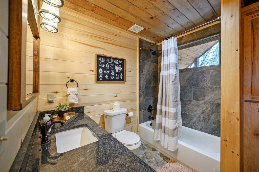 Bunk/game room bathroom #3