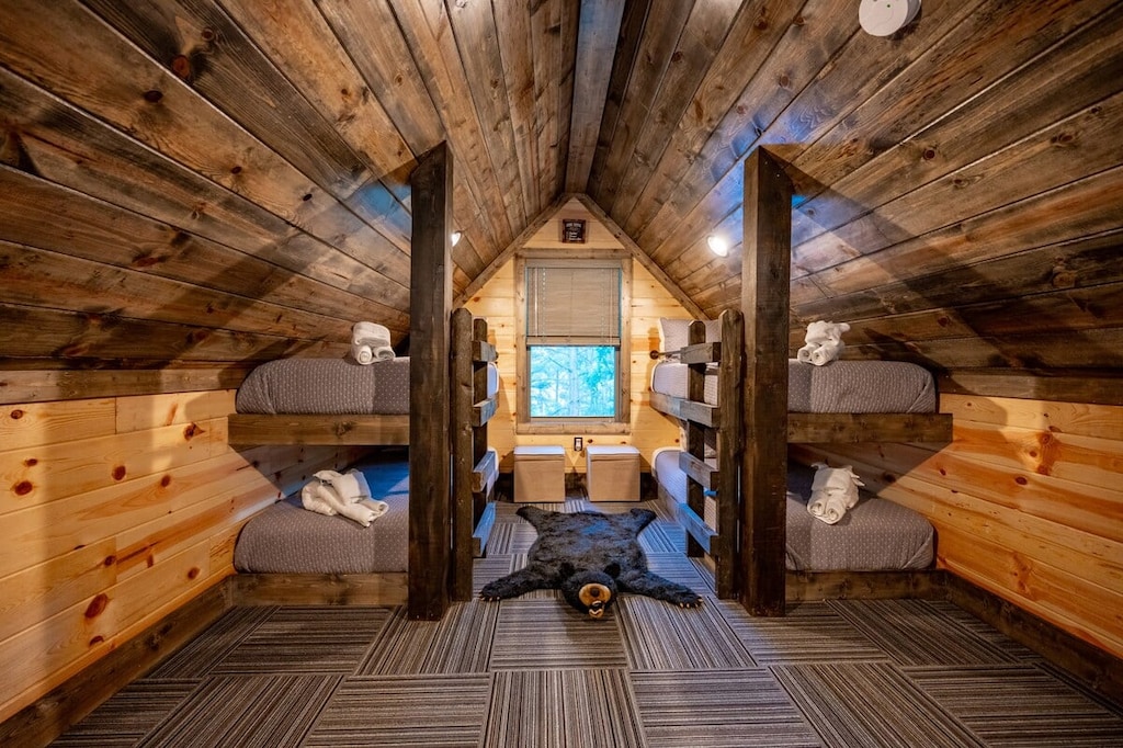 Upstairs bunk loft (sleeps 4 / 4 twin beds)