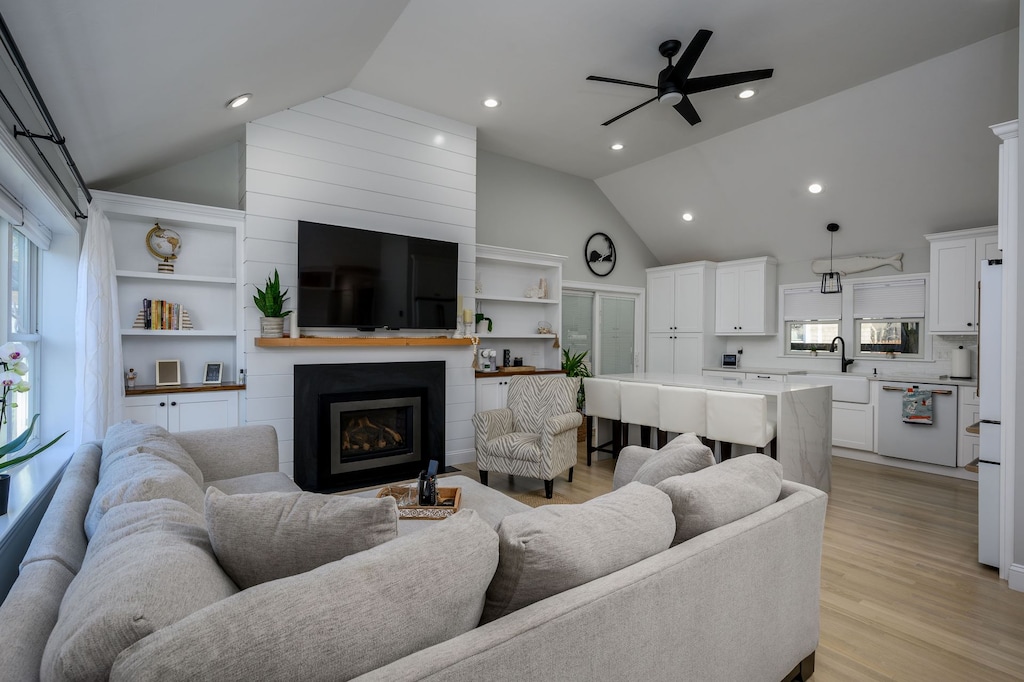 Open and bright floor plan - 176 Sudbury Lane Hyannis Cape Cod - Family Tides - NEVR