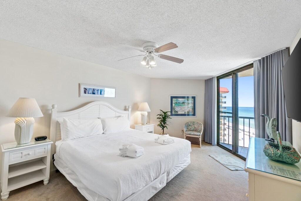 Gulf Front Main Bedroom with King Bed