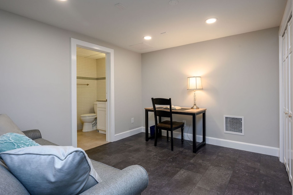 Sitting area with Queen size sleep sofa and desk ensuite to Bathroom #4