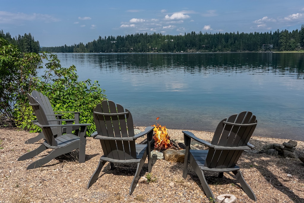 Relax by the lake | Exterior