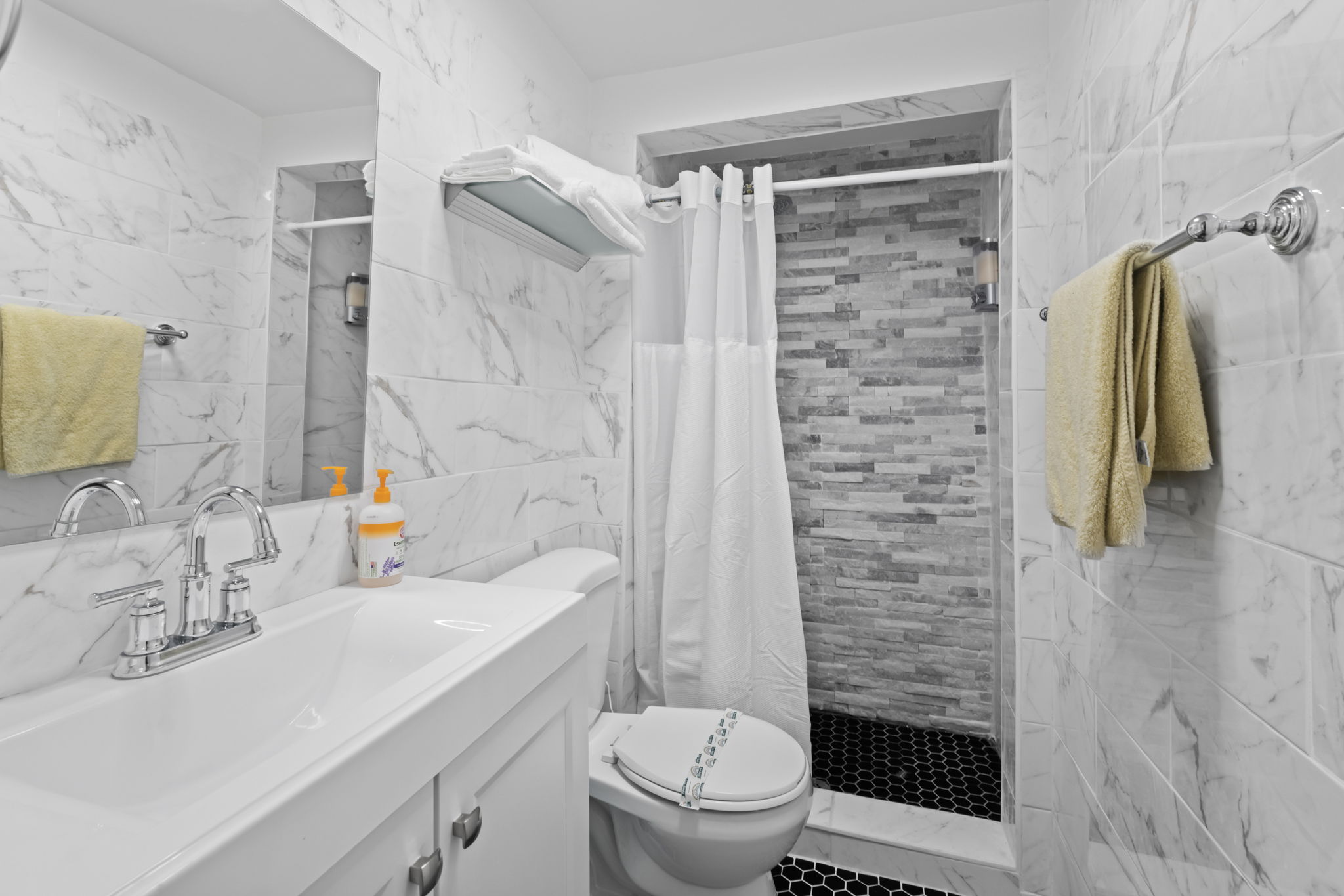 "Cheerful Bungalow"-Downtown, W/D