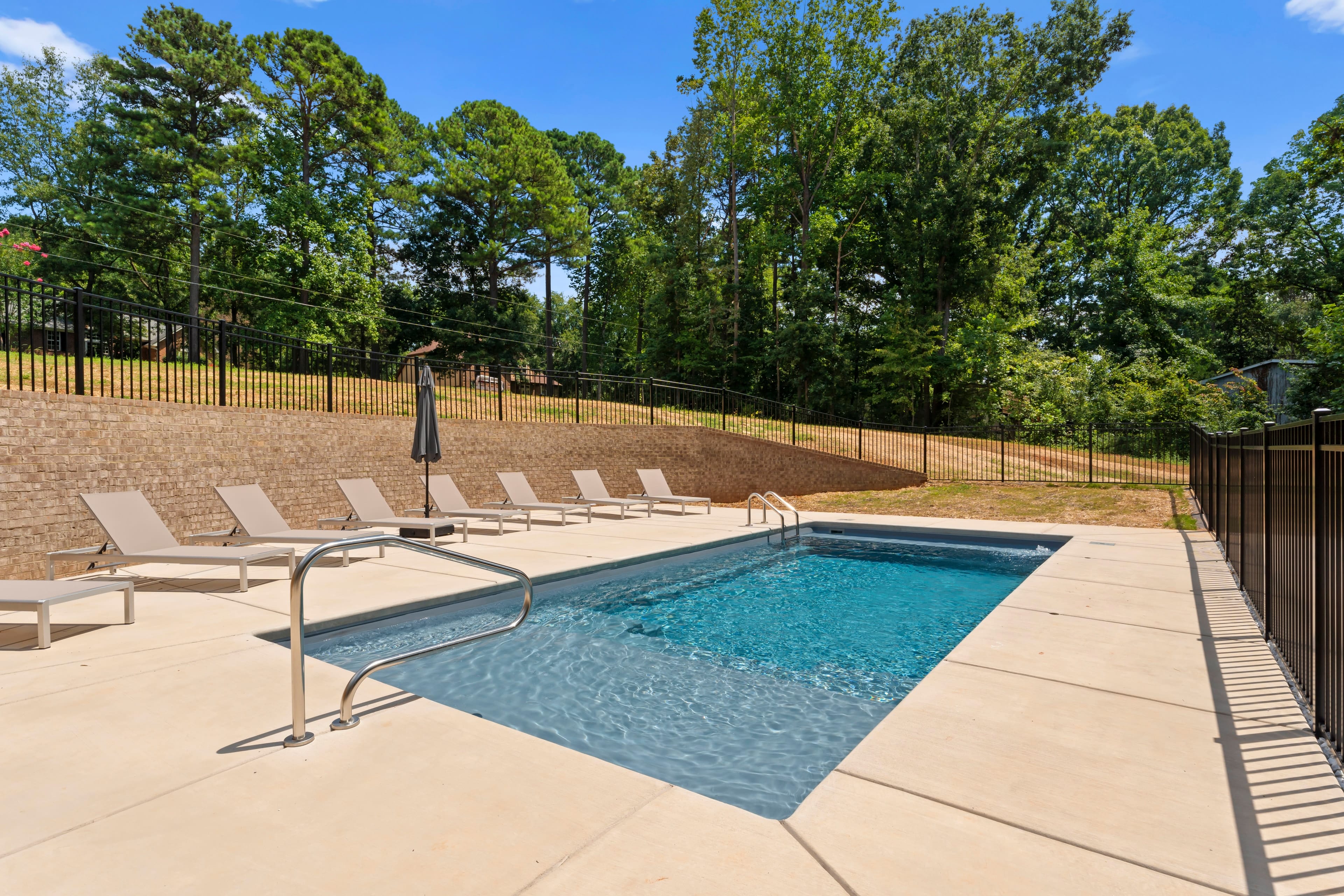 Brand new pool with plenty of loungers for all to enjoy! 