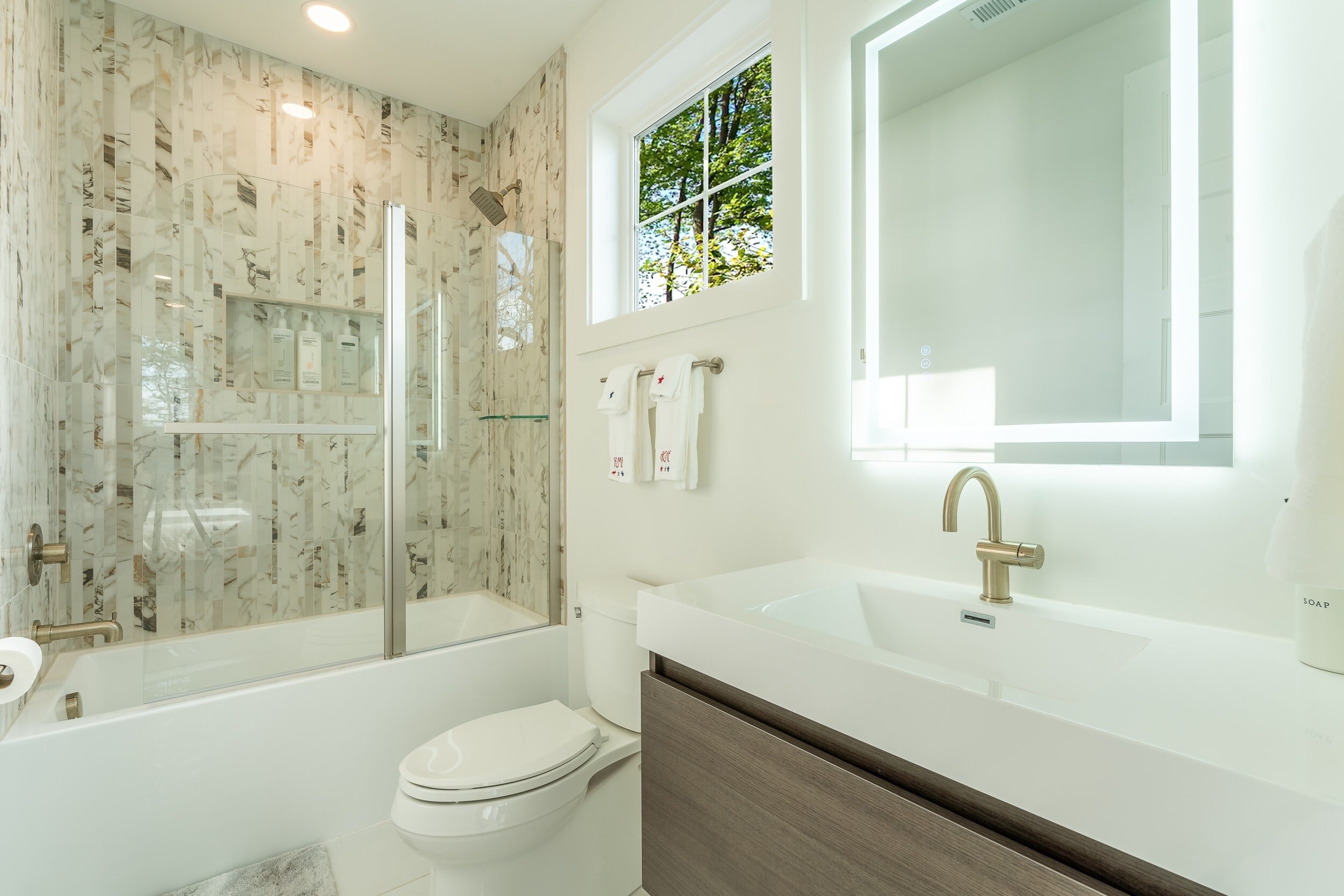 Upper Level 3 Queens's ensuite bathroom offers a shower/tub combo.