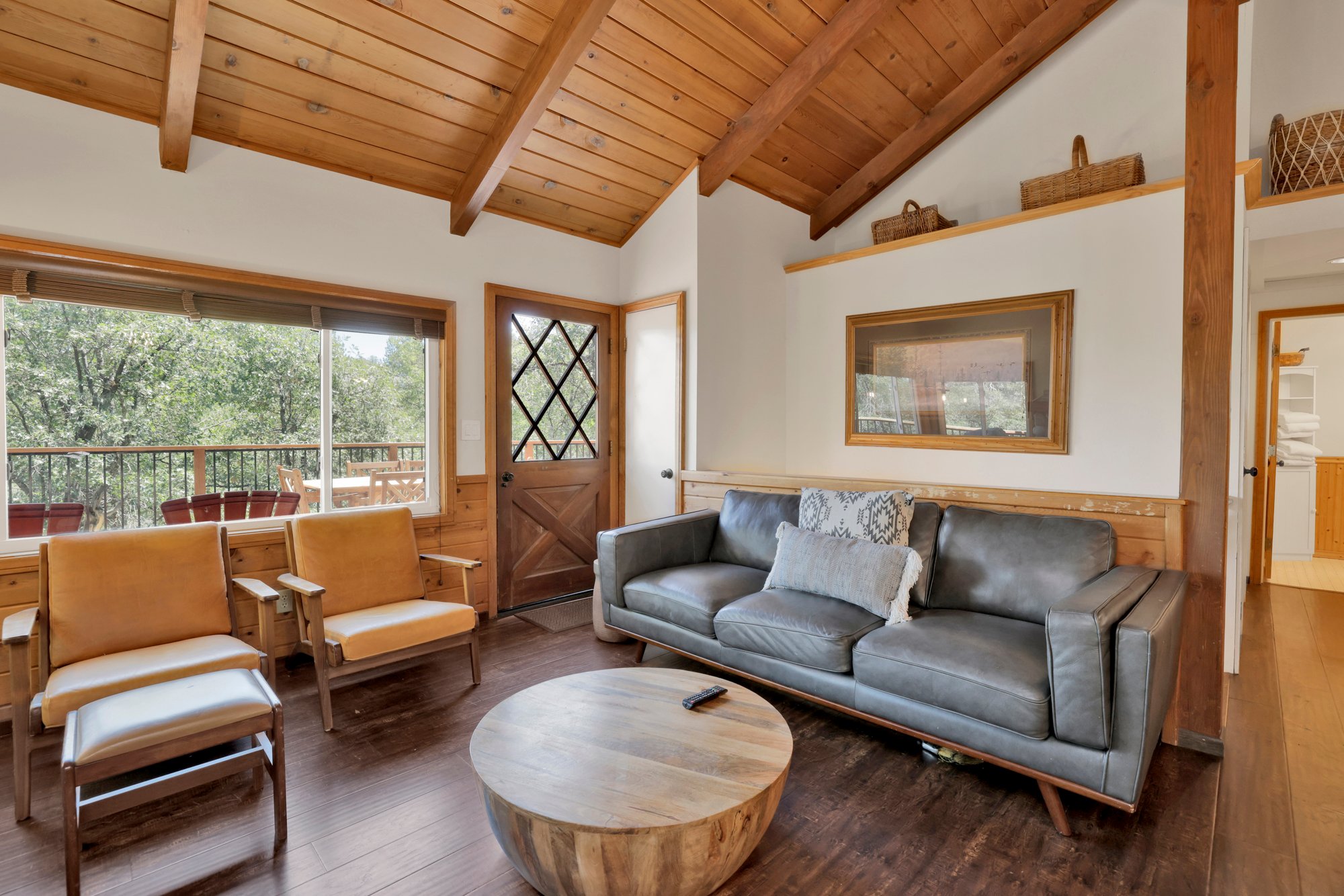 BLACK OAK CABIN #1977