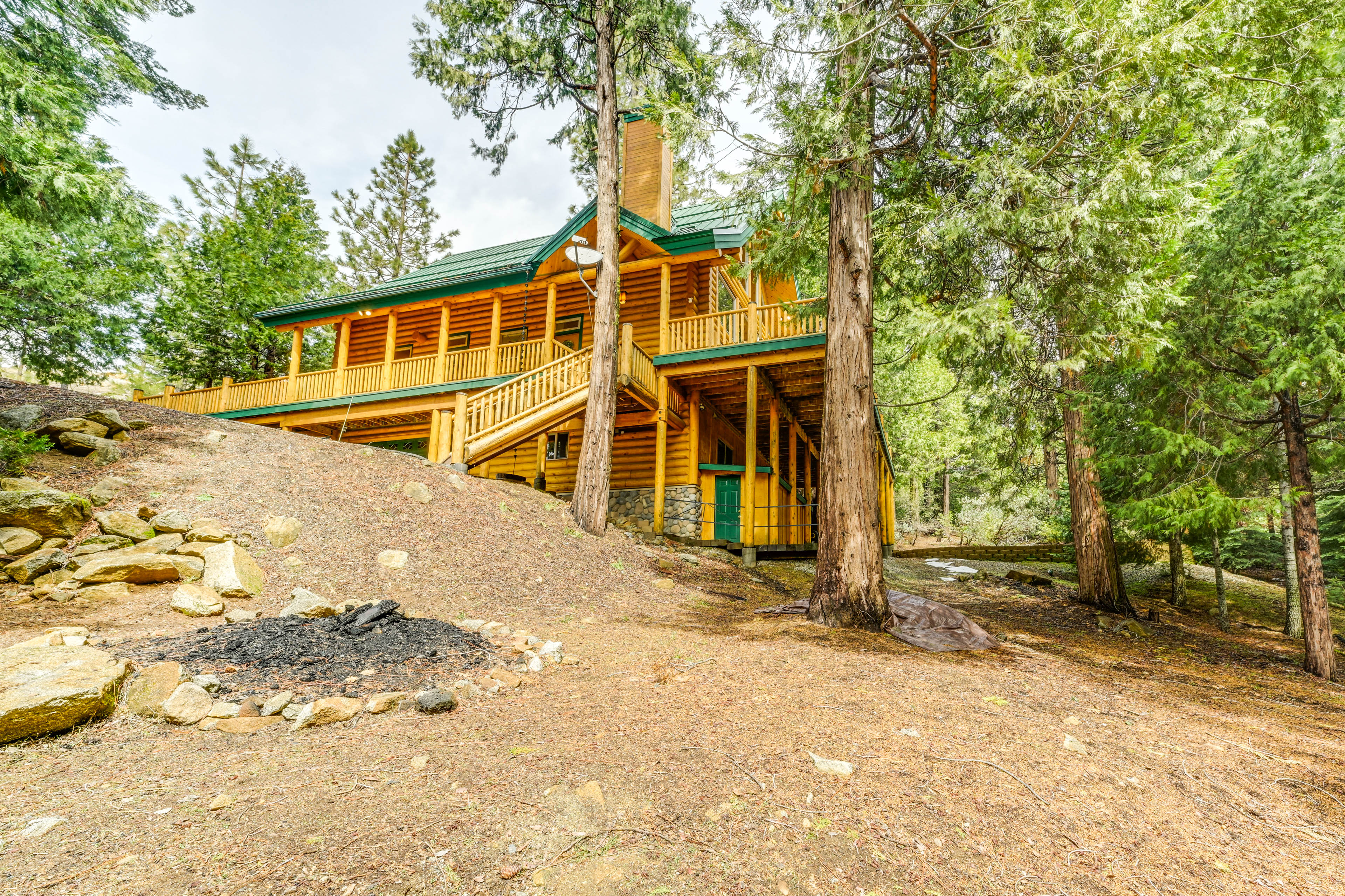 Property Image 1 - Shaver Lake Mountain Cabin w/ Hot Tub & Gas Grill!