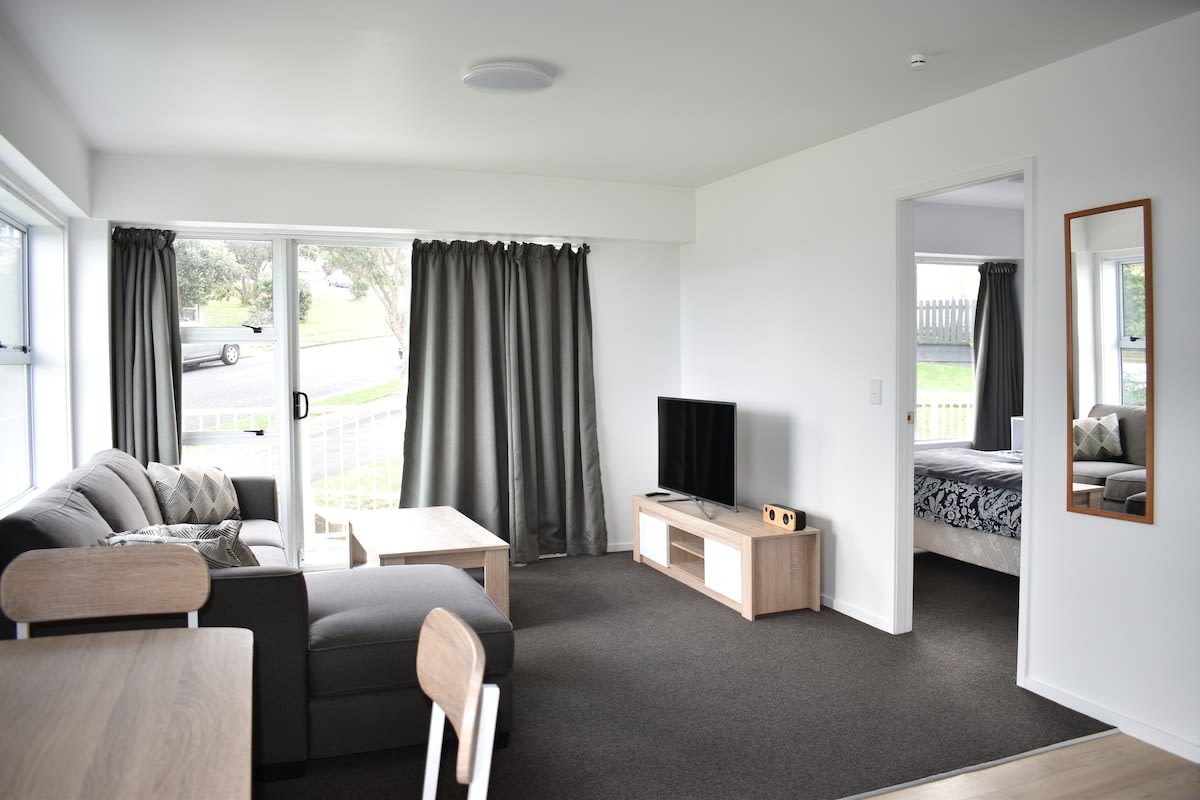 Property Image 2 - Sun, Views, Free Parking & Only 15 Minutes To CBD