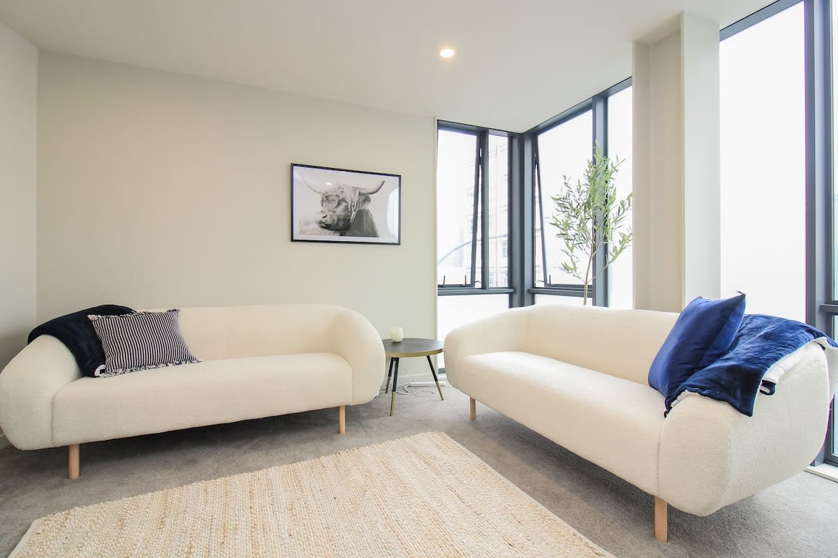 Property Image 2 - Cozy & Bright CBD Apartment