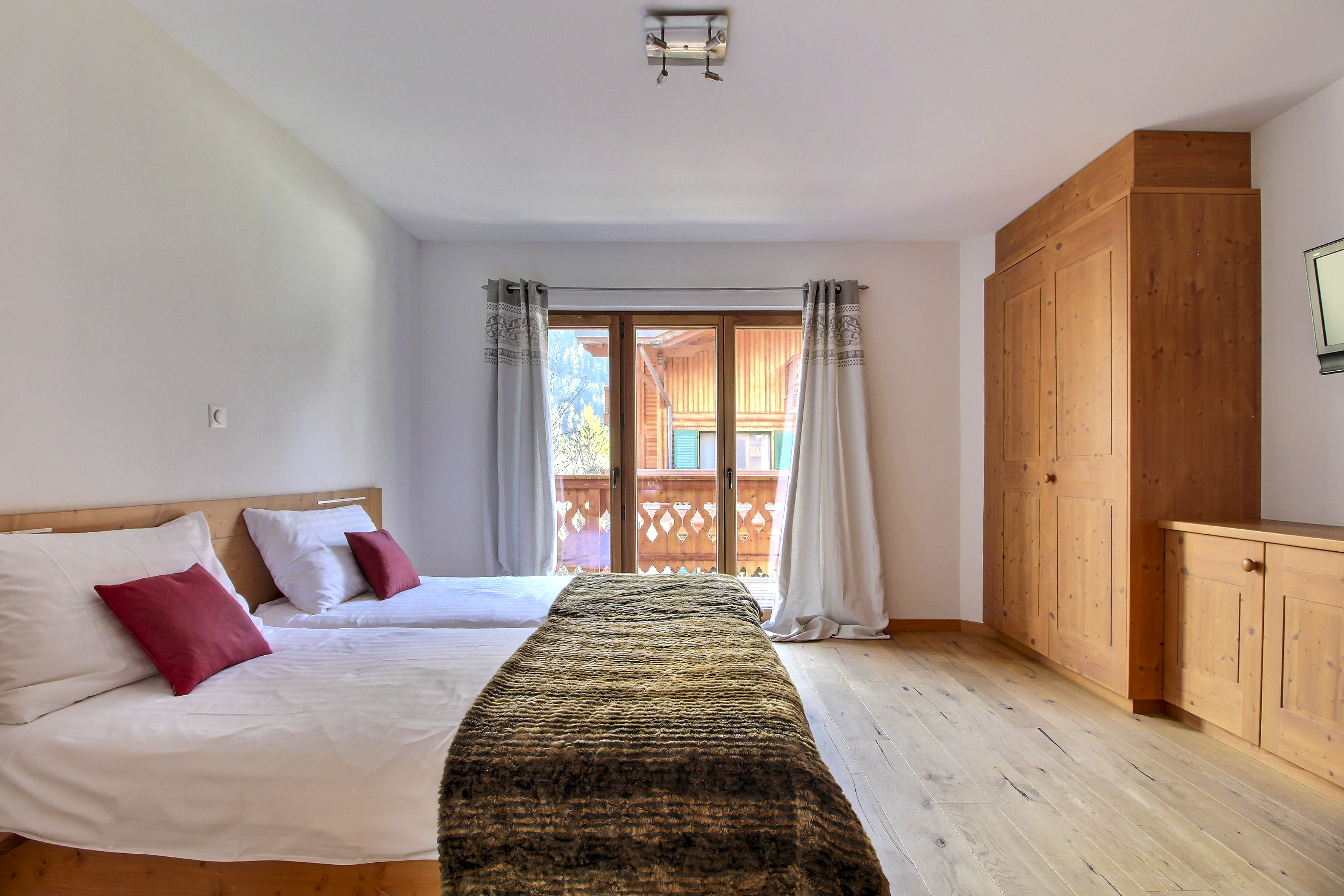 Property Image 2 - LODGE 06 ✳ 4 min walk to cable car 