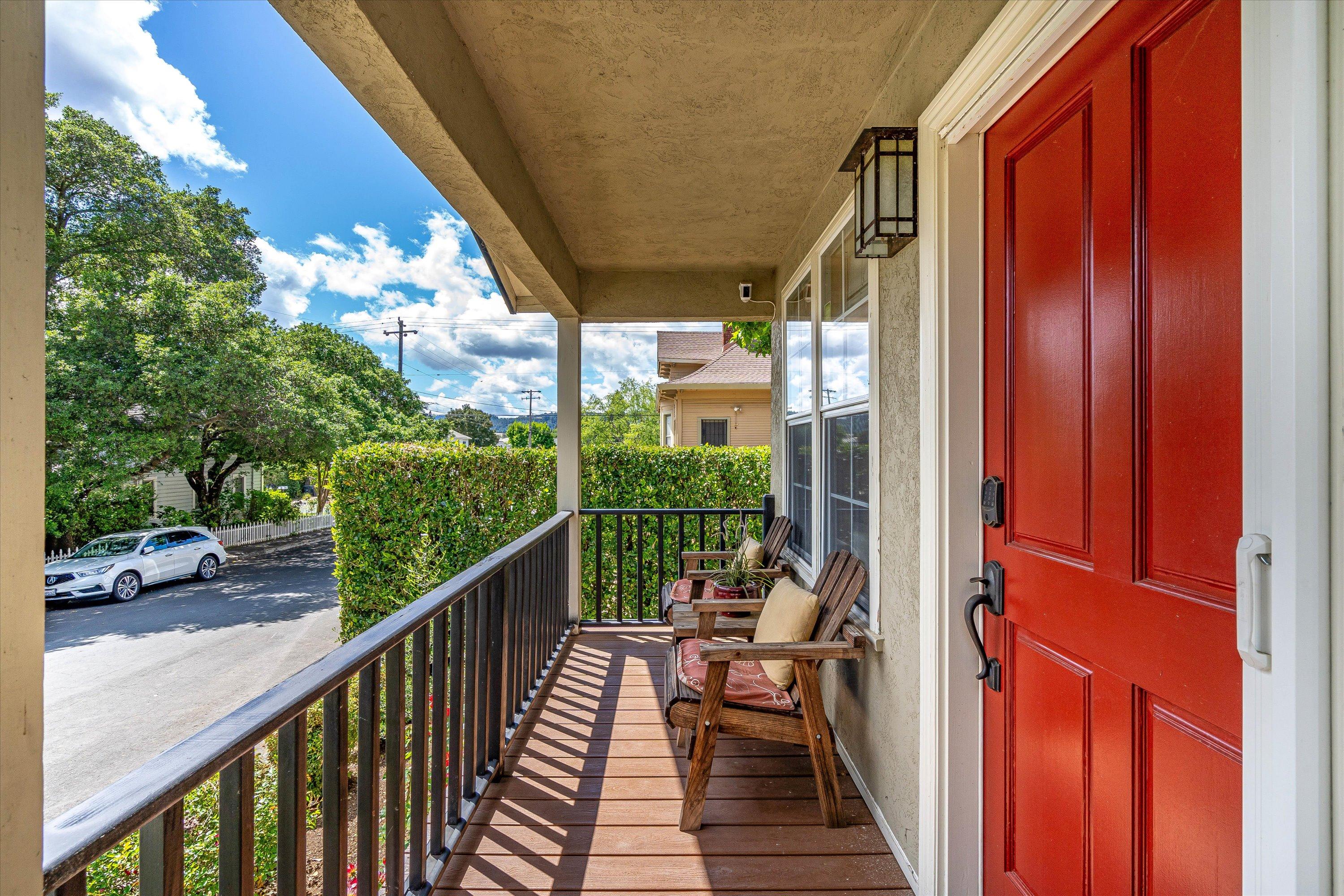 Property Image 2 - Monthly rental in the Healdsburg Plaza!