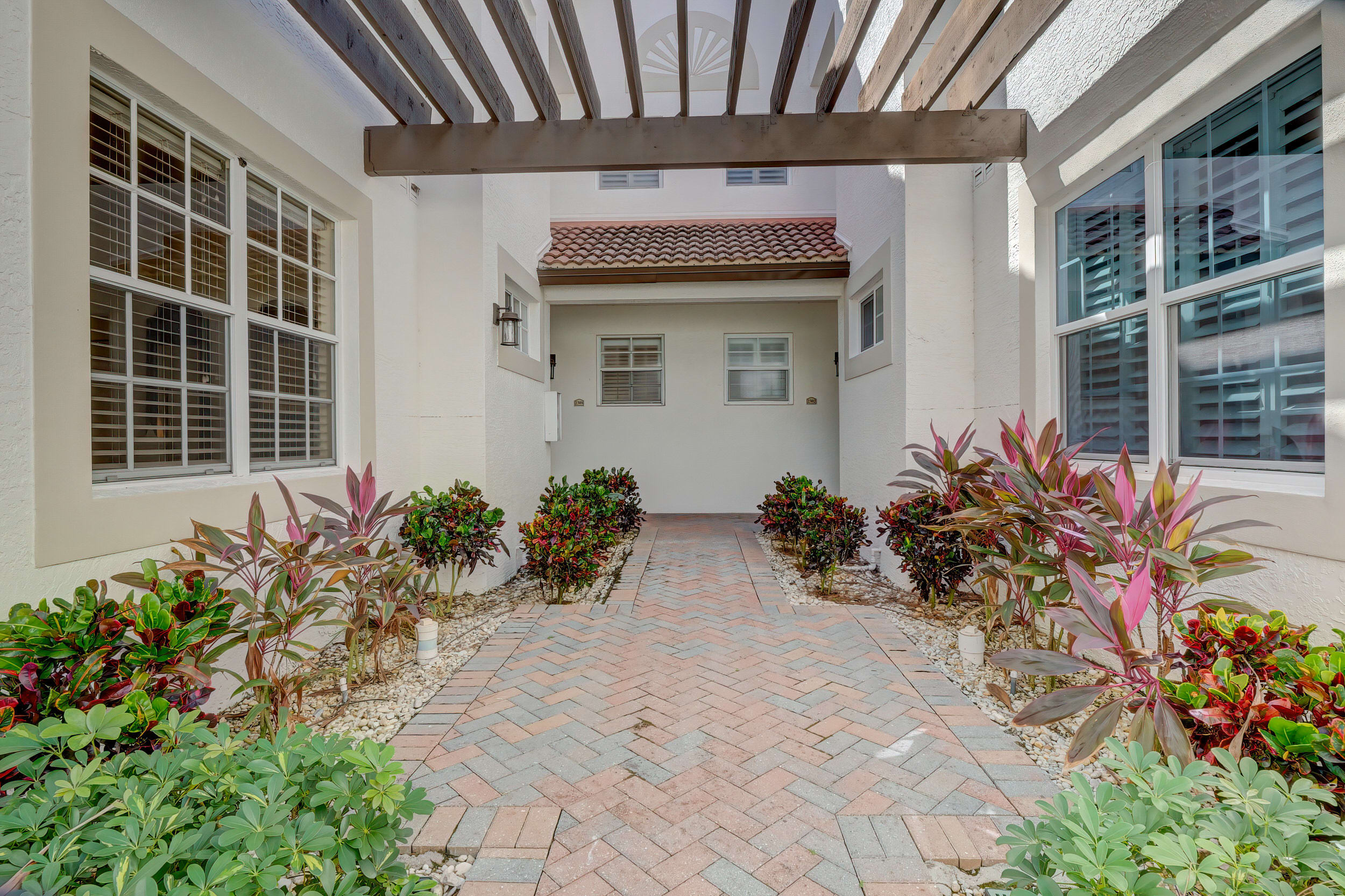 Welcome to Our Seasonal Rental First Floor Coach Home in Hawksridge of Naples