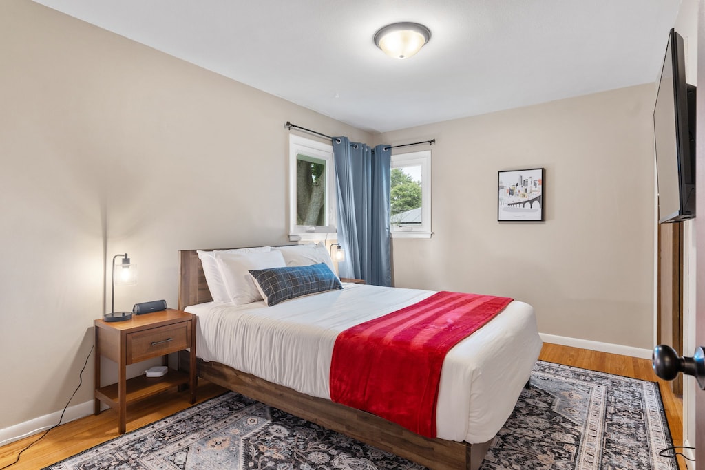 Bedroom 1 - Queen, main floor