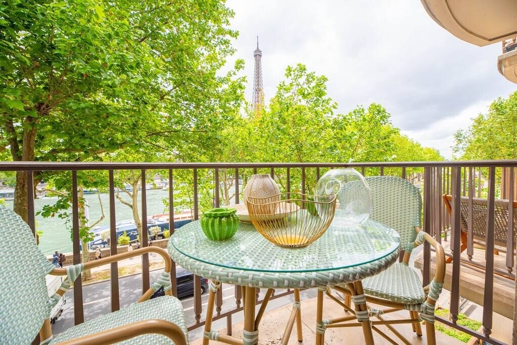 Property Image 1 - Stay in Style : Luxury Flat with Eiffel Tower View