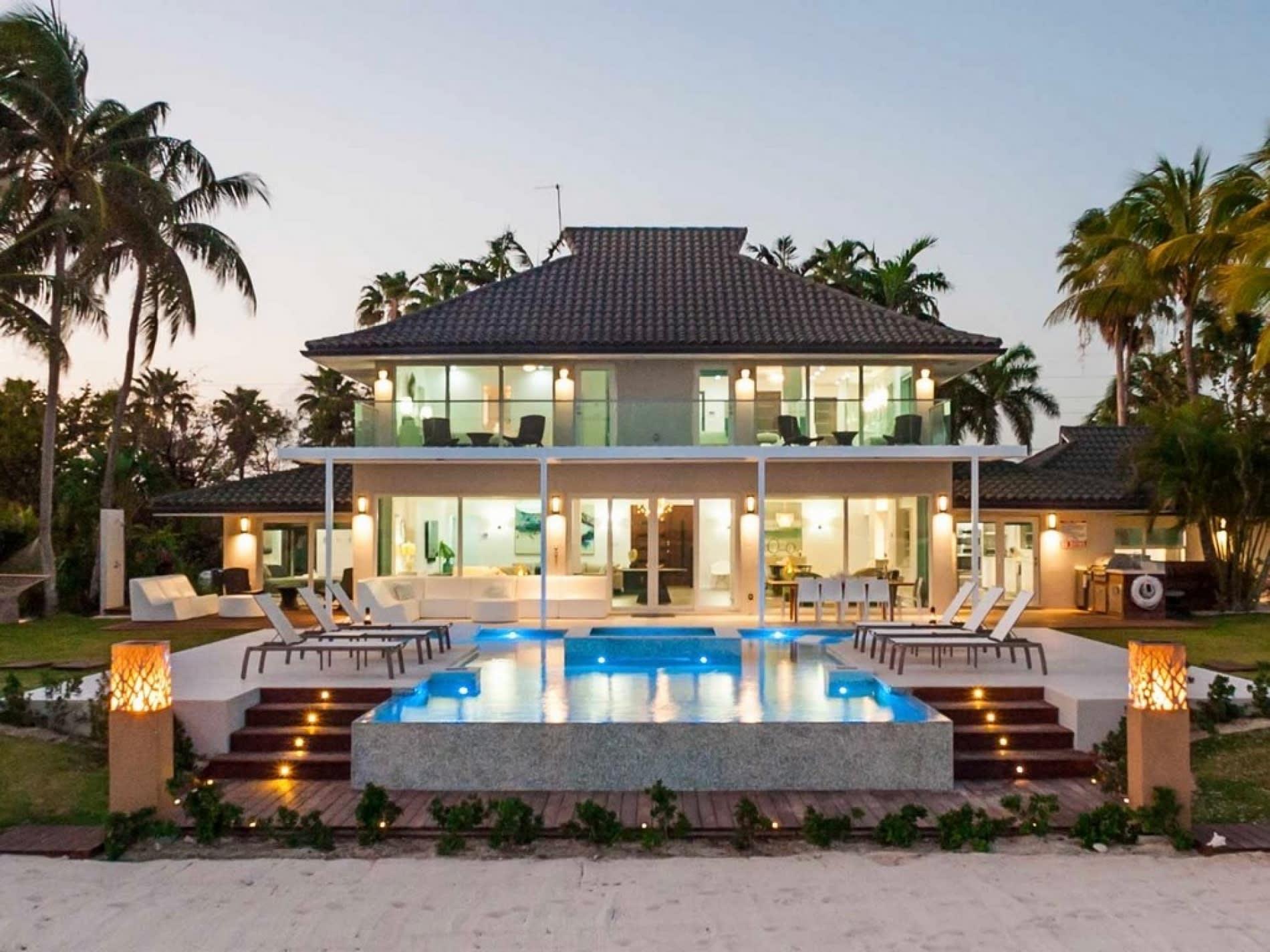 Property Image 1 - Elaborate Beachfront Villa with Pool