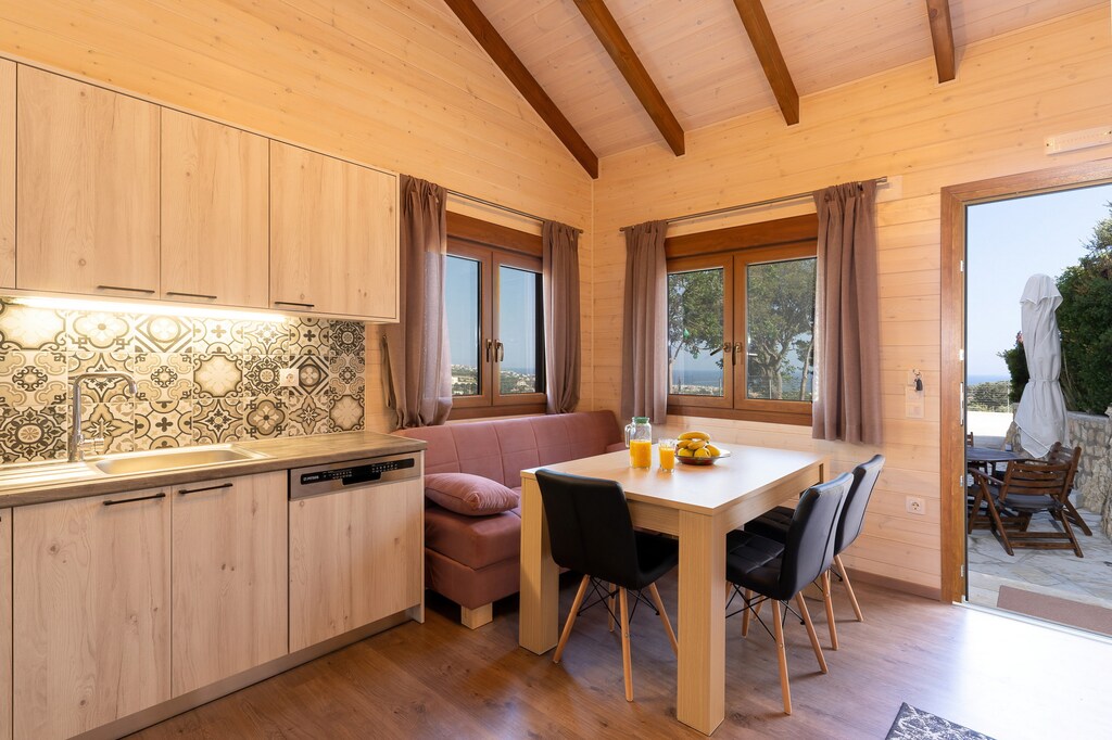 Fantastic views wooden villa,Near tavern, Maroulas village,Rethymno