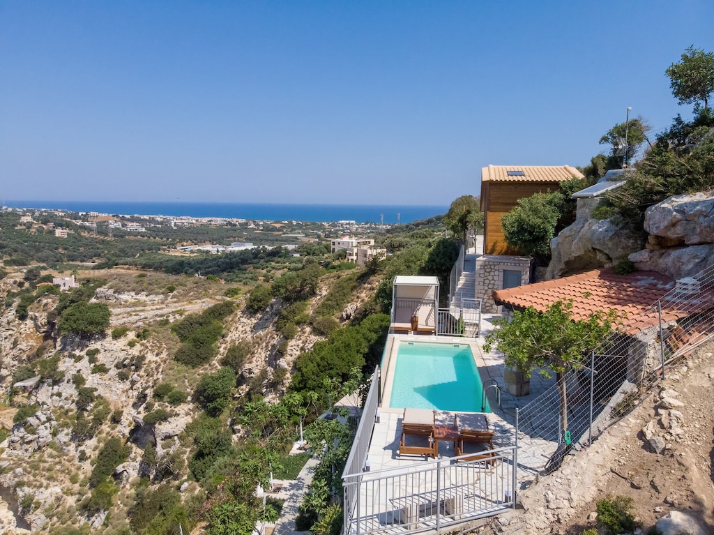 Fantastic views wooden villa,Near tavern, Maroulas village,Rethymno