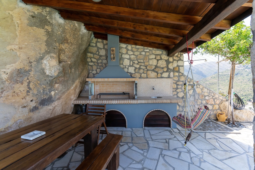 Fantastic views wooden villa,Near tavern, Maroulas village,Rethymno