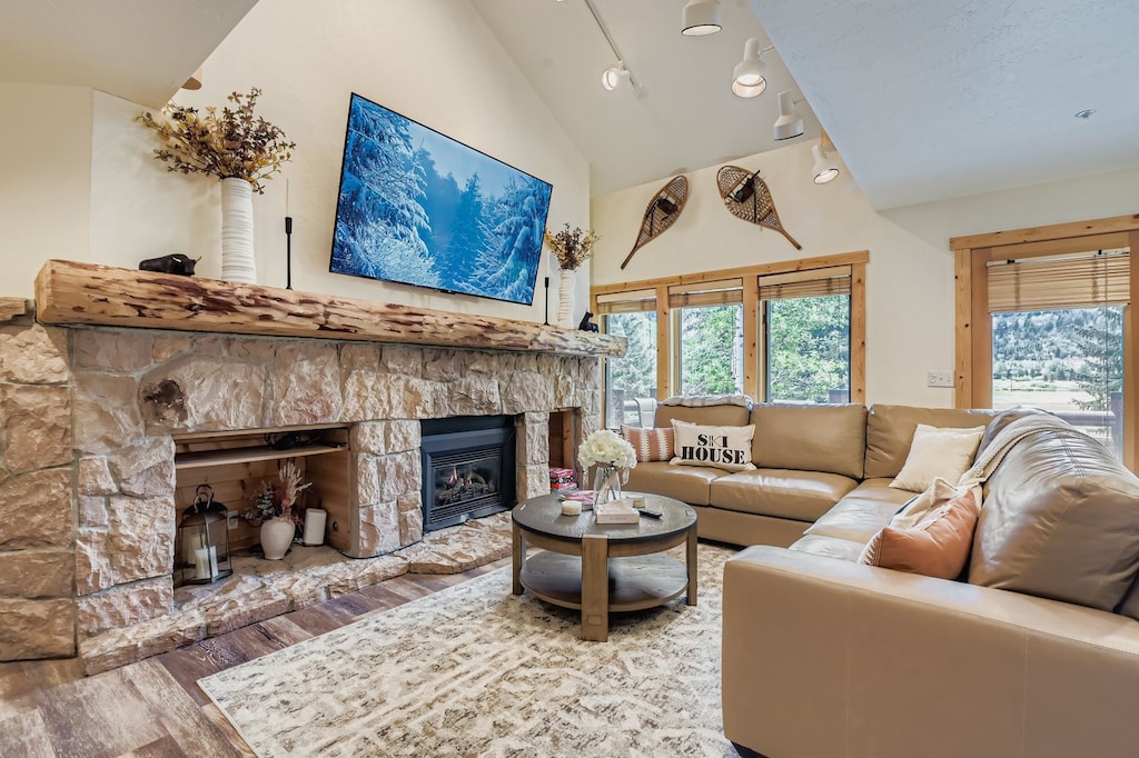 Open and Spacious Living Room