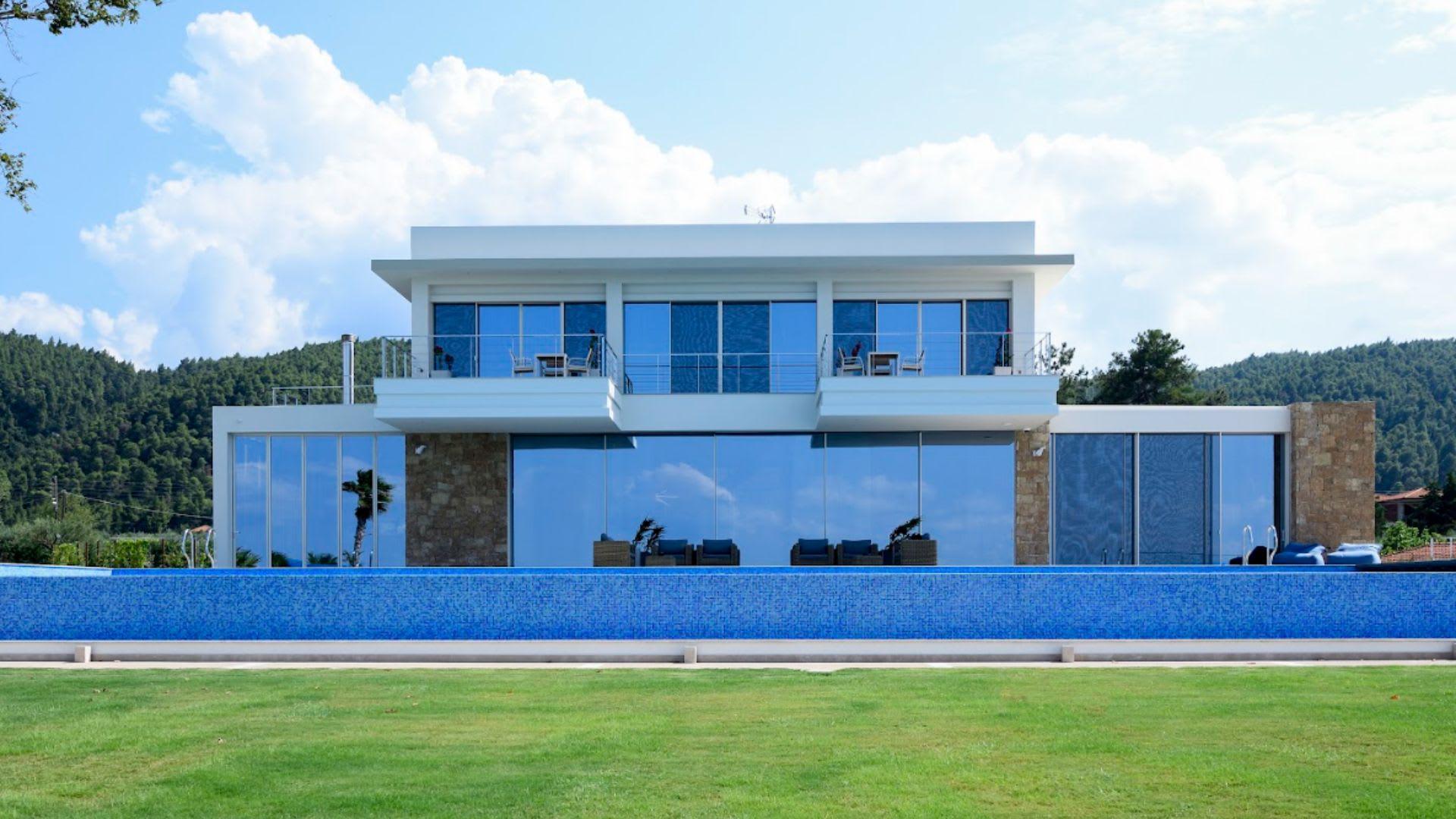 Property Image 1 - Halkidi’s Mesmerizing 6BR Villa with Pool