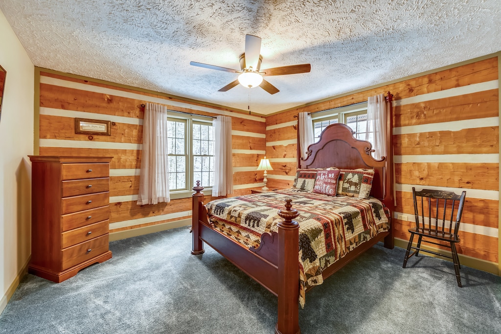 Queen Bedroom Main Level