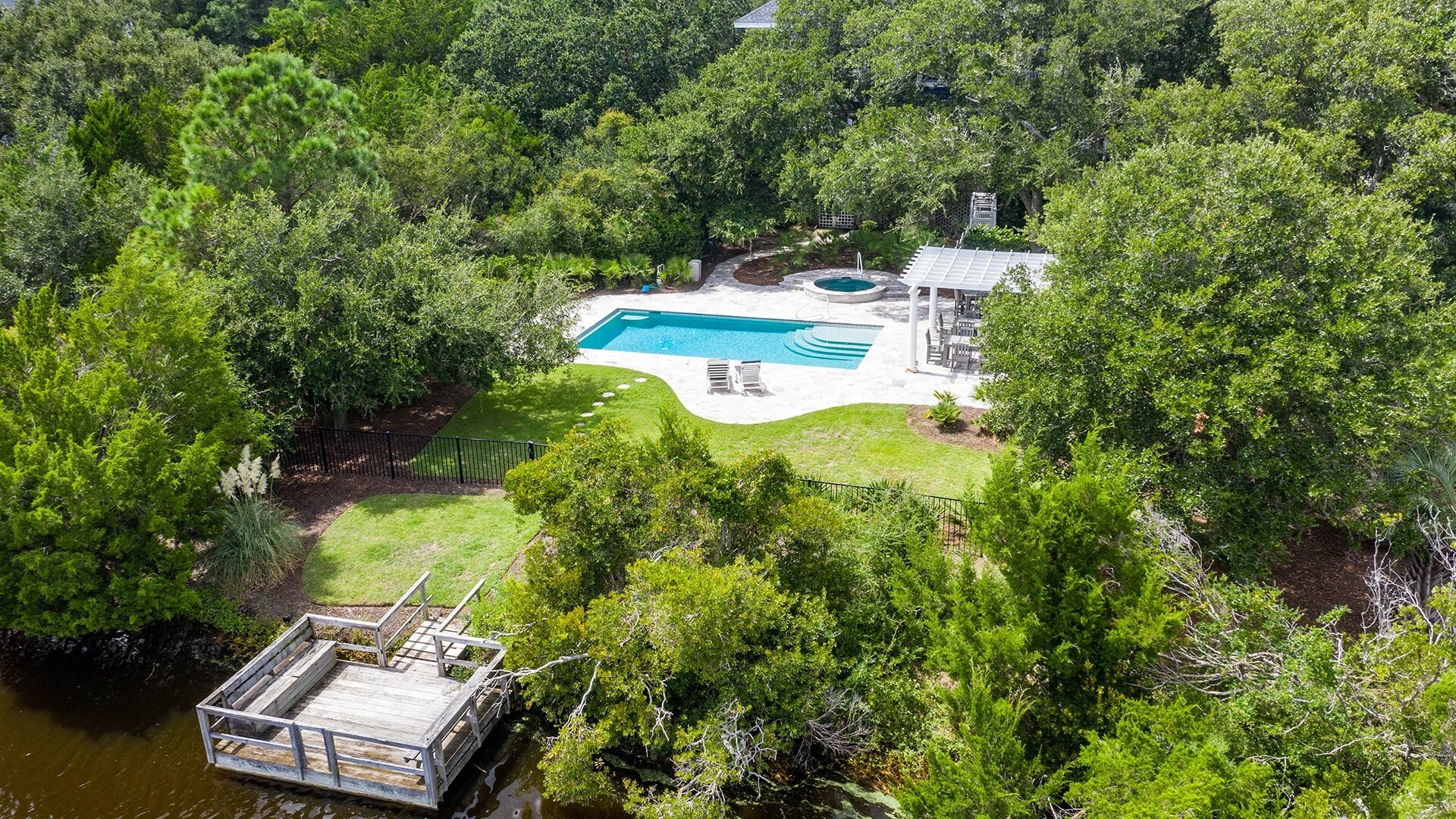 Property Image 2 - Majestic Beach House with Private Pool and Fishing Dock Close to Beach