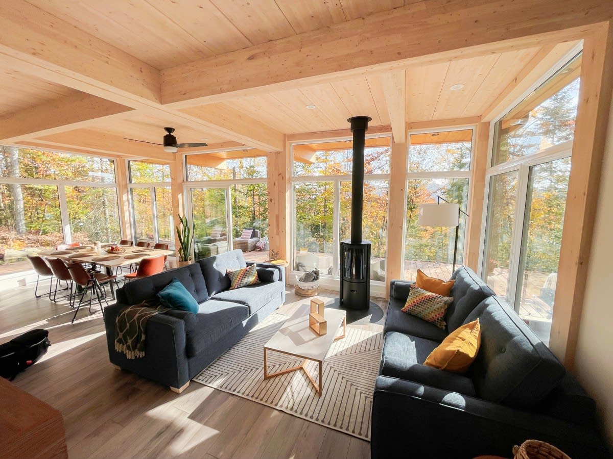 Bright open and comfortable space to relax. Bright open and comfortable space to relax.