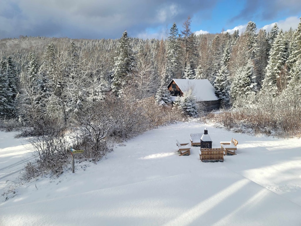 Beautiful snowy escape in a quiet setting.