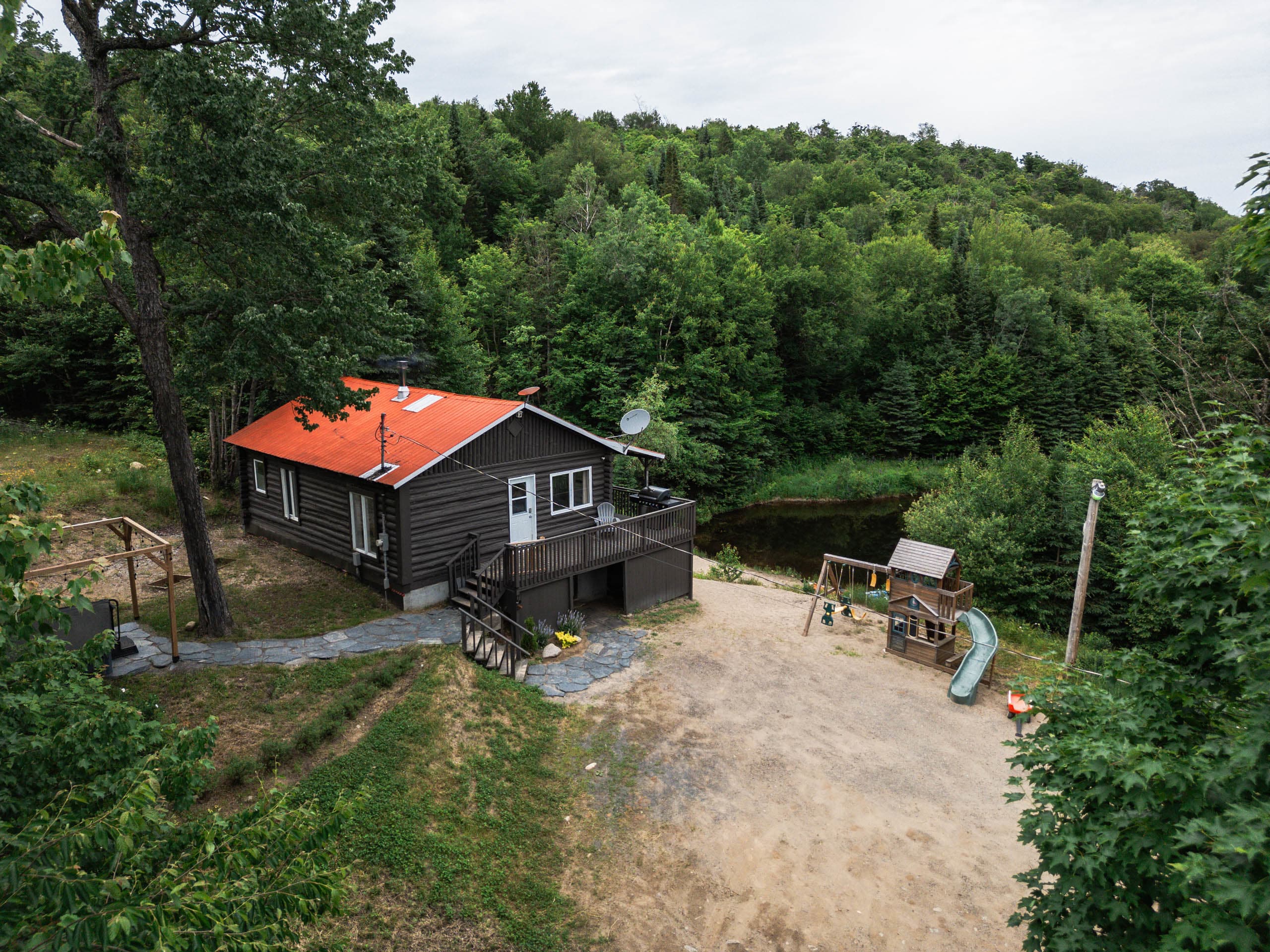 Property Image 1 - La Baraque Hot tub & private lake