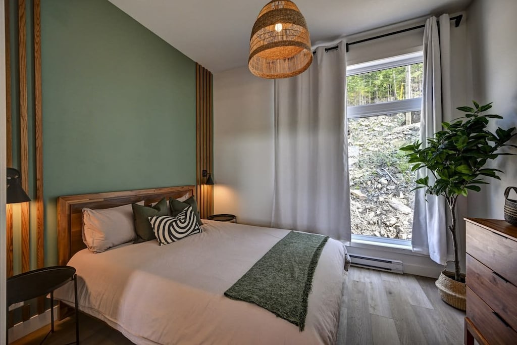 Master queen bedroom on the ground floor.