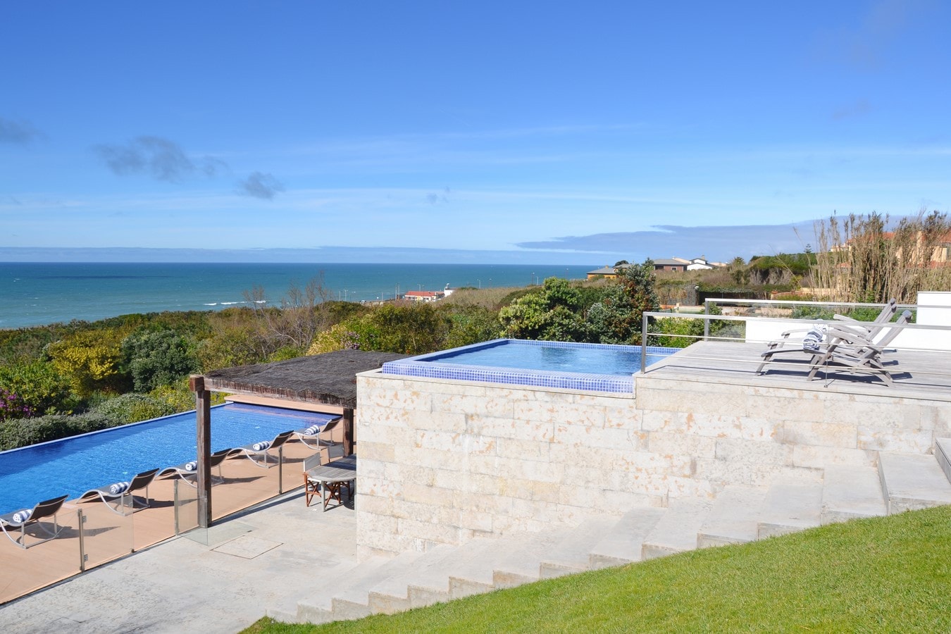 Garden with privileged views of the ocean.