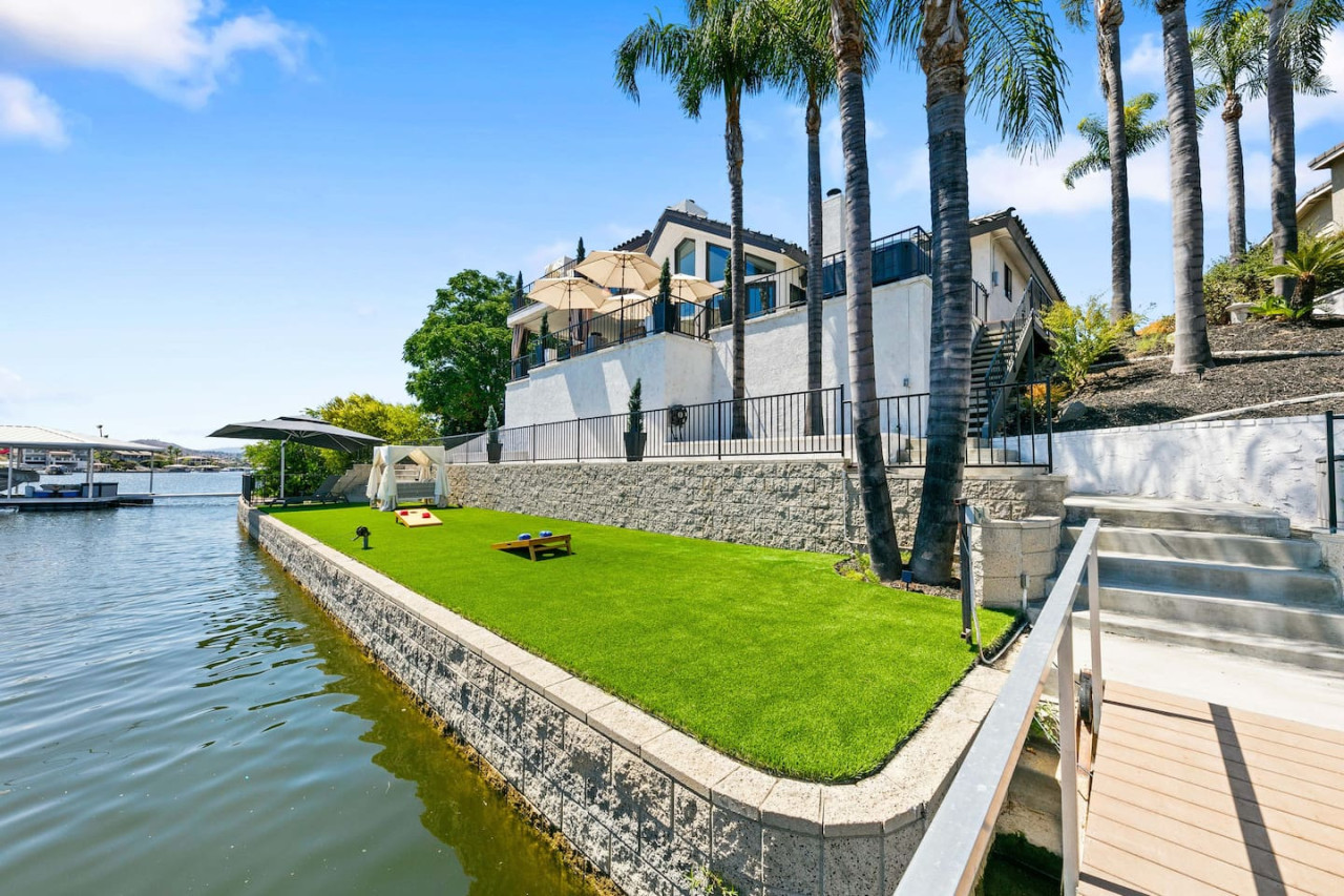 White Wake - Hot Tub | Lake Front | Luxury | Views