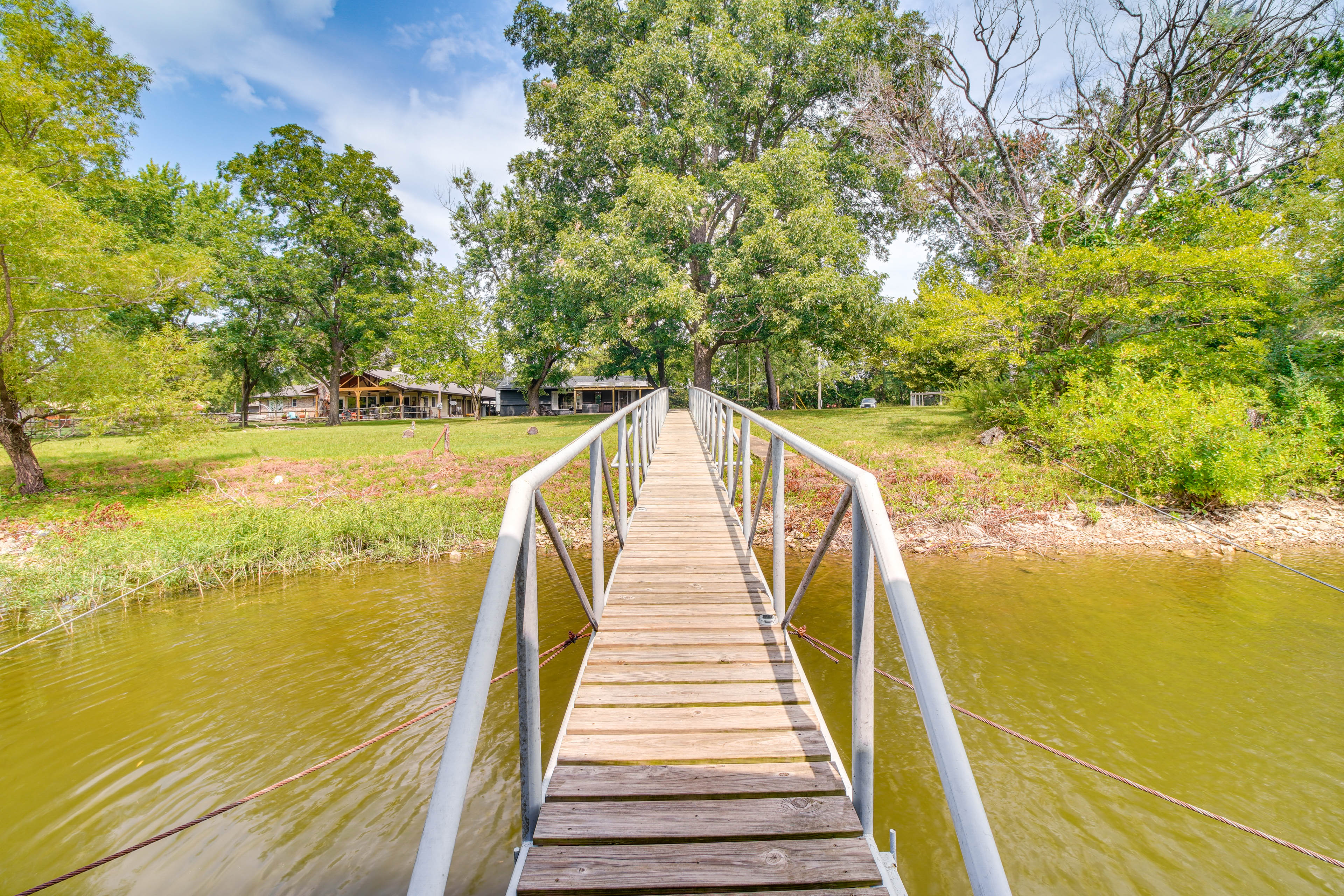 On-Site Lake Access: Pet-Friendly Vinita Home