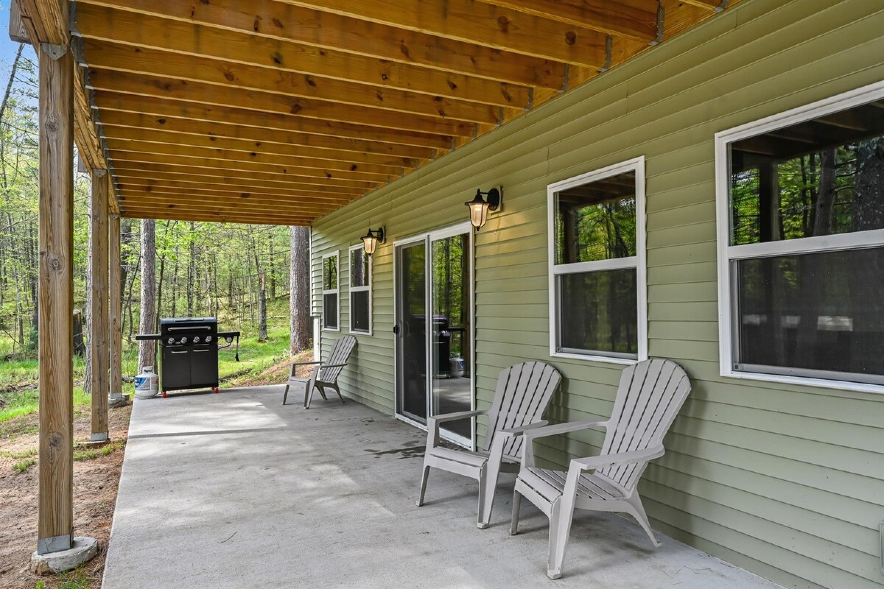 Tranquil Lakefront Oasis - Fire Pit  Fishing  BBQ