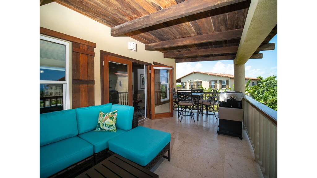 Expansive comfy balcony with amazing views