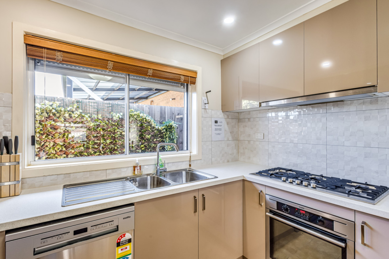 StayAU Tranquil 4BR Lakeside Retreat in Seabrook