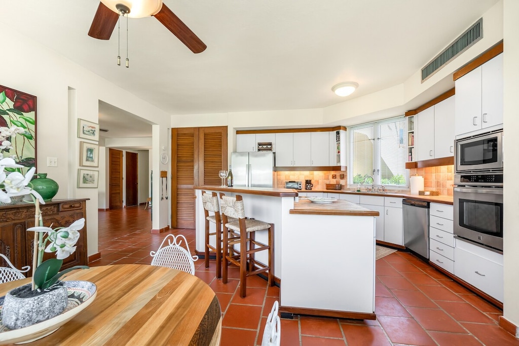 Spacious and modern kitchen 
